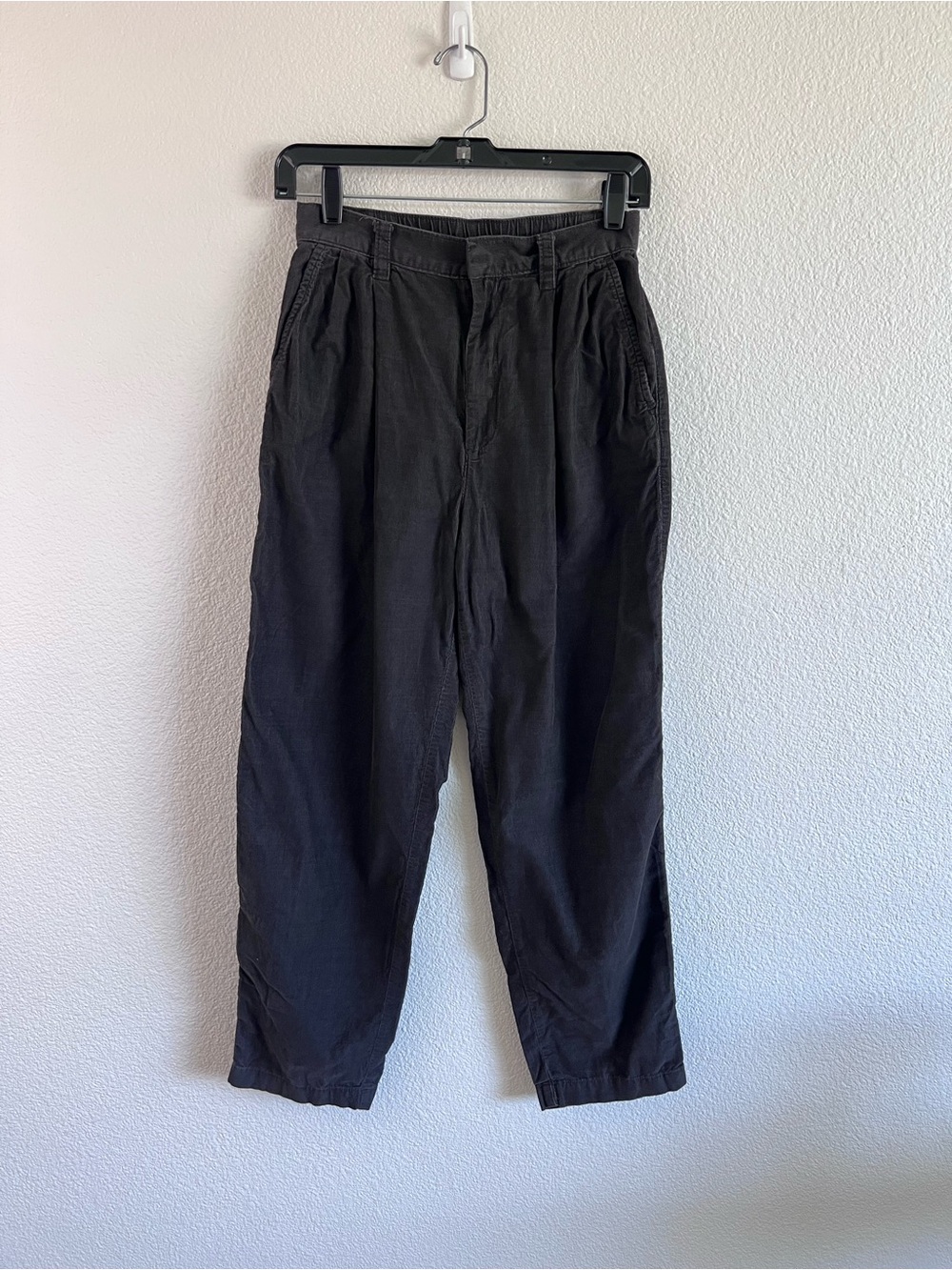 GAP Women's High Waisted‎ Tapered Corduroy Pants Brown Noir Pleated Front